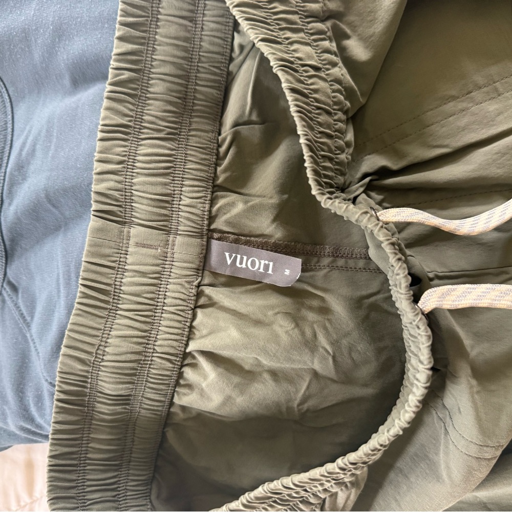 Womens Vuori Olive Green Cargo Perfomance Jogger Pants - Picture 3 of 4
